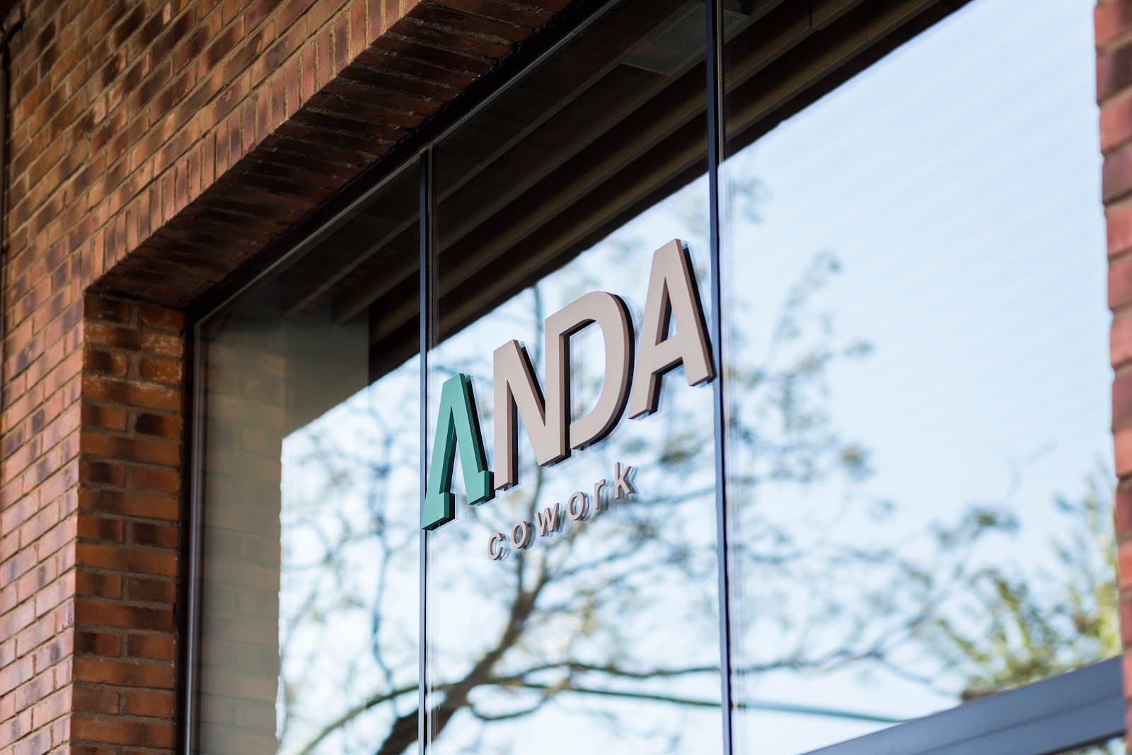 Scenic Day Pass in Anda CoWork with Outdoor Areas interior photo 2
