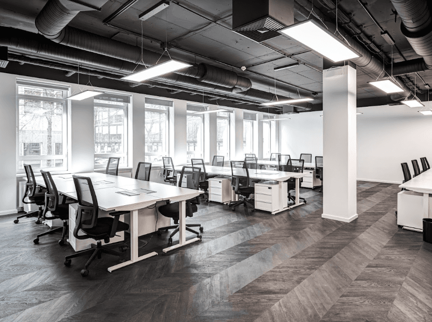 Cowork from a premium coworking space at Engel & Völkers Work Edition in Hamburg interior photo 1