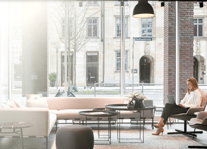 Cowork from a premium coworking space at Engel & Völkers Work Edition in Hamburg interior photo 2