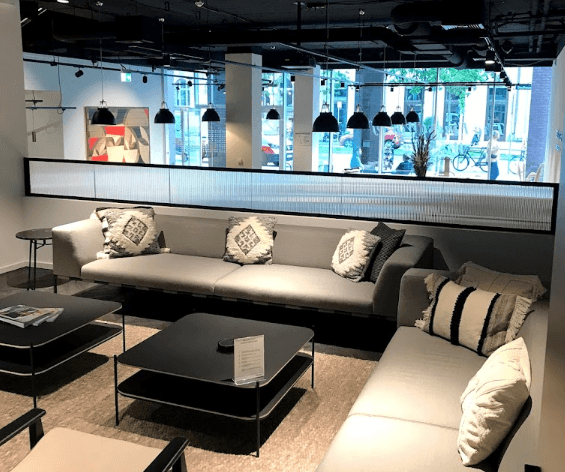 Cowork from a premium coworking space at Engel & Völkers Work Edition in Hamburg interior photo 3