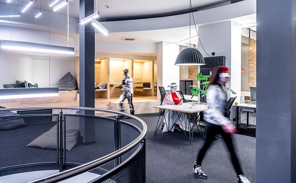 Let bright colors and innovative designs fuel your workday at SPACE SHACK Berlin interior photo 4