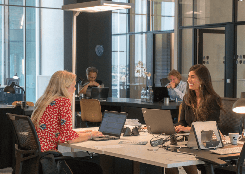 Work in the heart of Frankfurt at modern Tribes Garden Tower interior photo 2