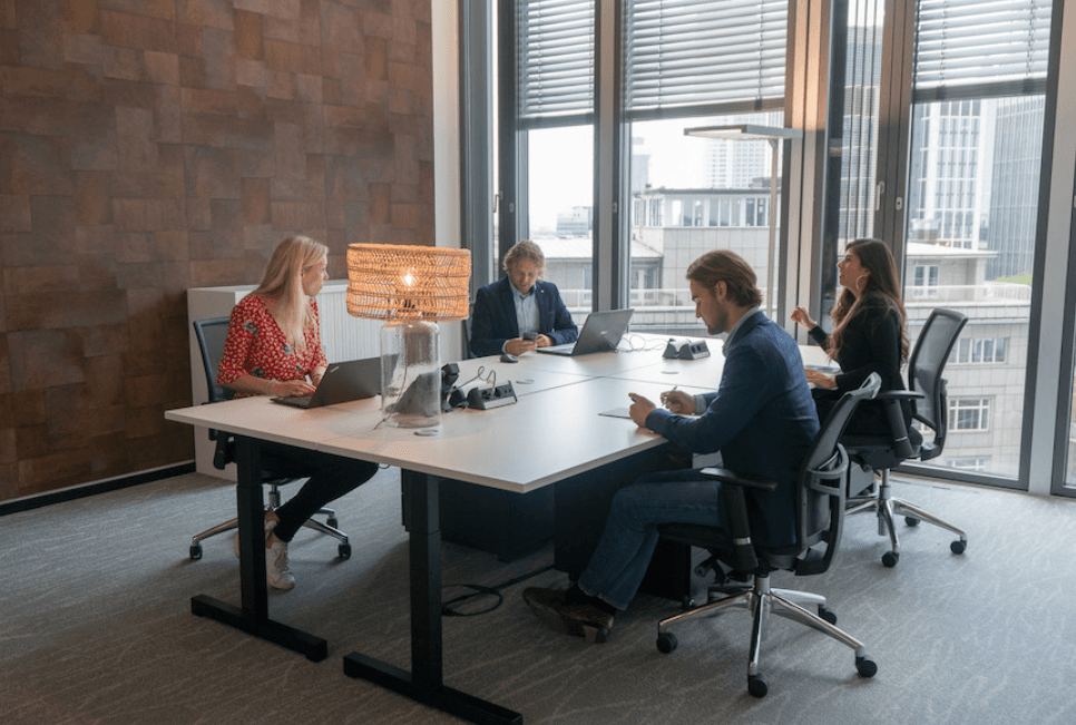 Work in the heart of Frankfurt at modern Tribes Garden Tower interior photo 3