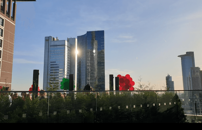 Work in the heart of Frankfurt at modern Tribes Garden Tower interior photo 4