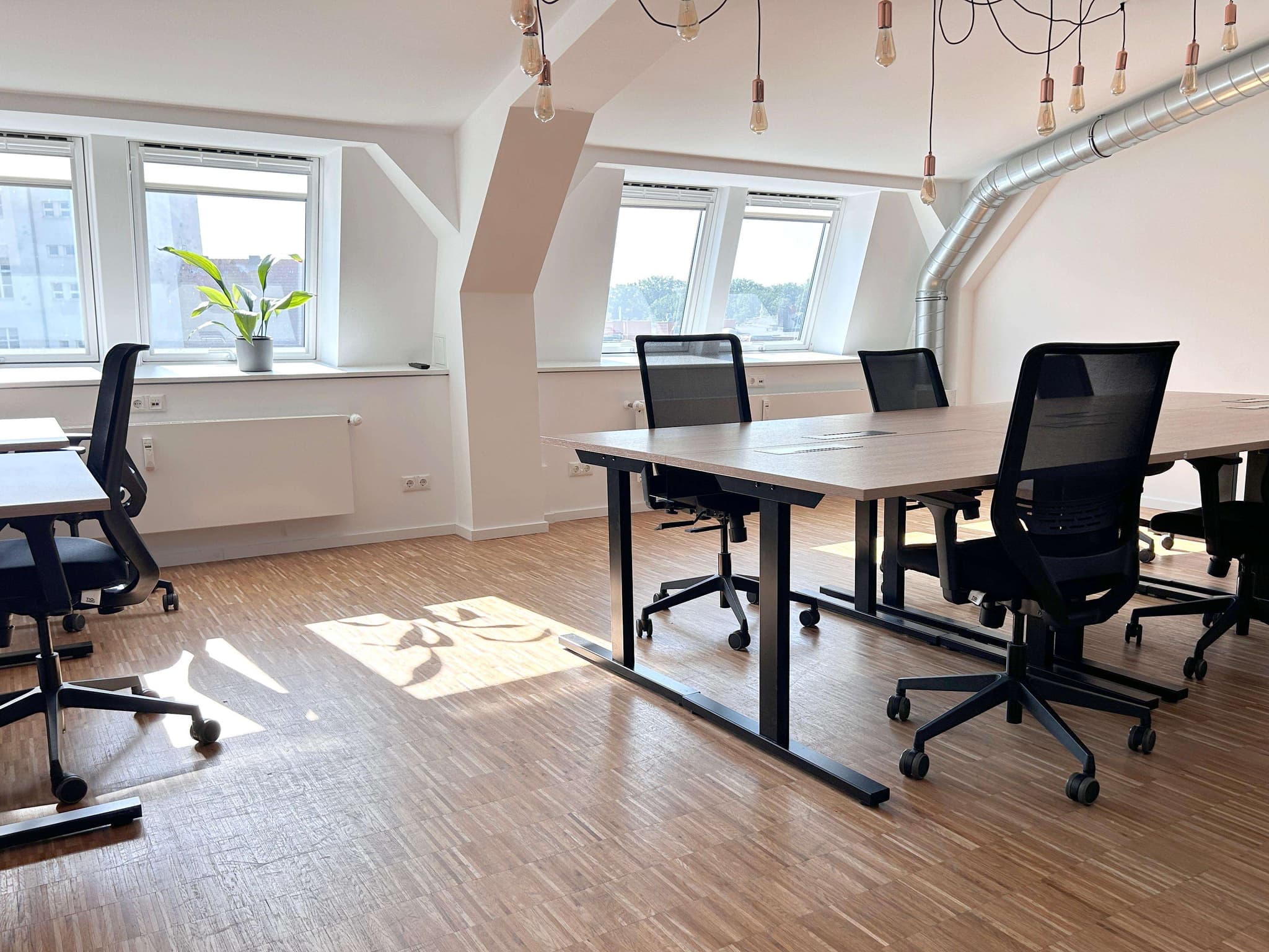 Dynamic Berlin Meeting Space interior photo 1