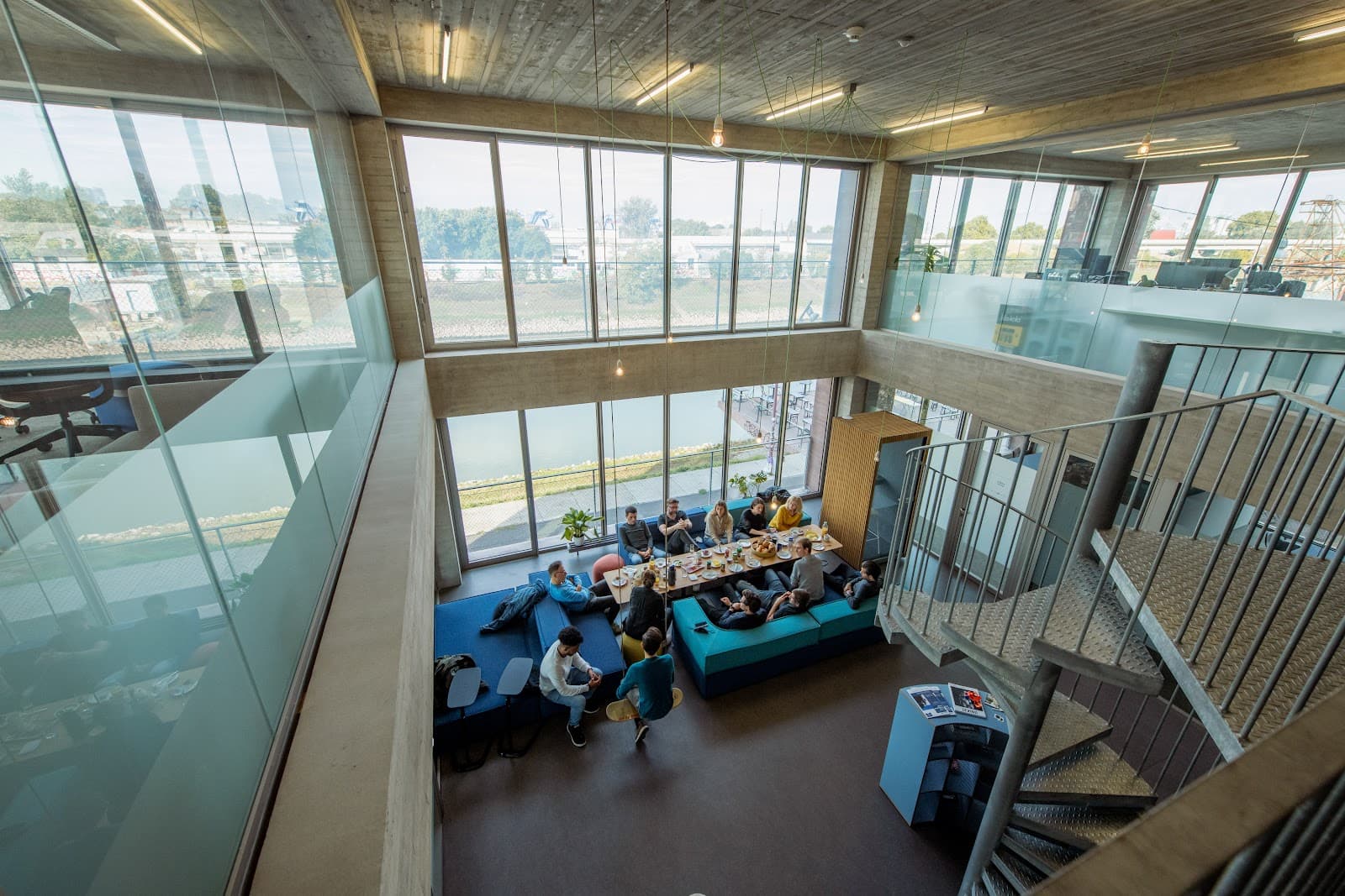 Premium Day Pass at Goodspaces Dockdrei Mannheim - River View & Networking interior photo 2