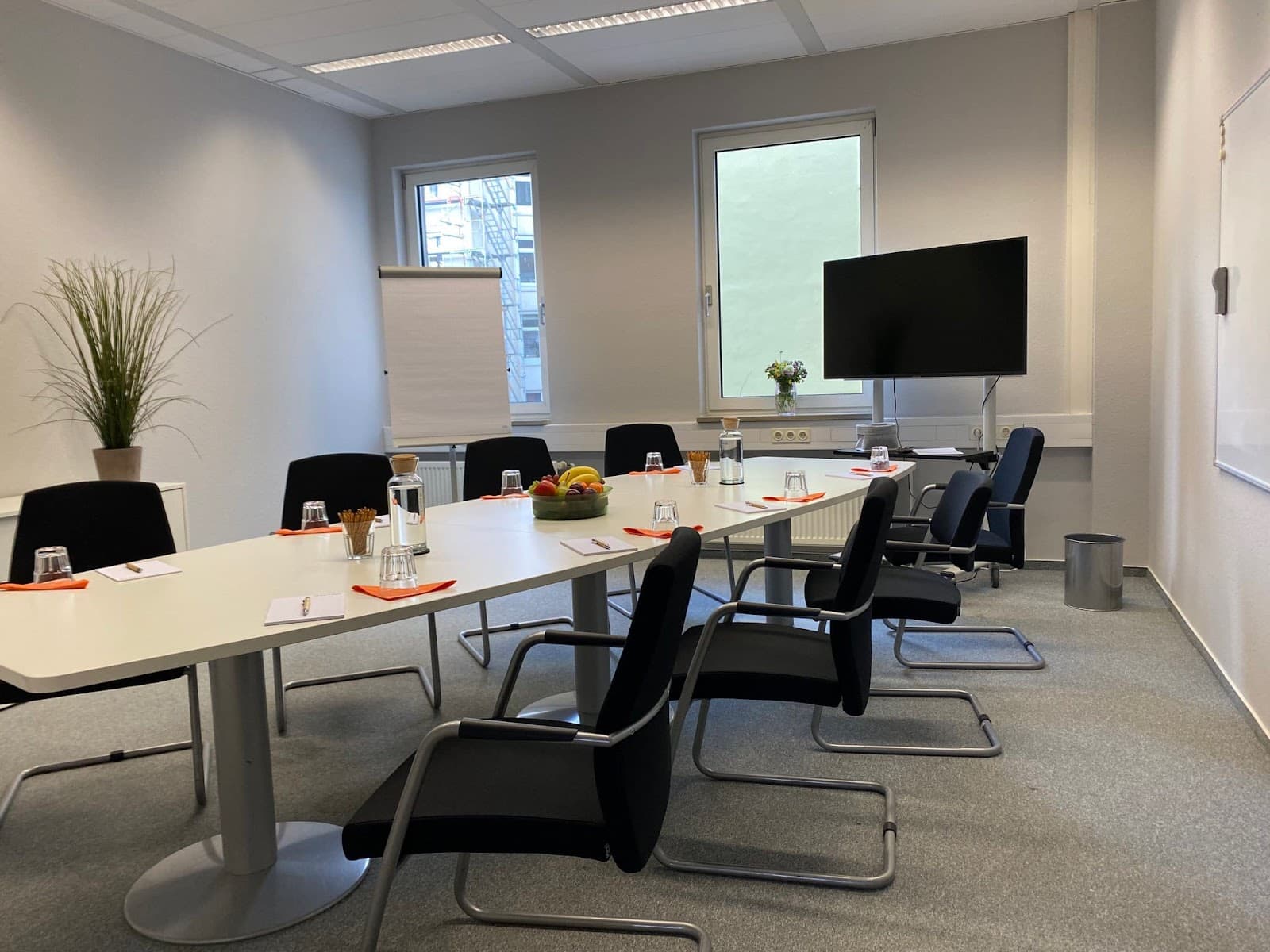 1000 Satellites Hamburg-Alster interior photo 2