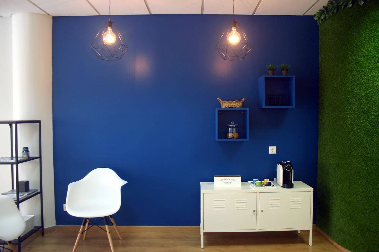 Meeting room interior photo 2