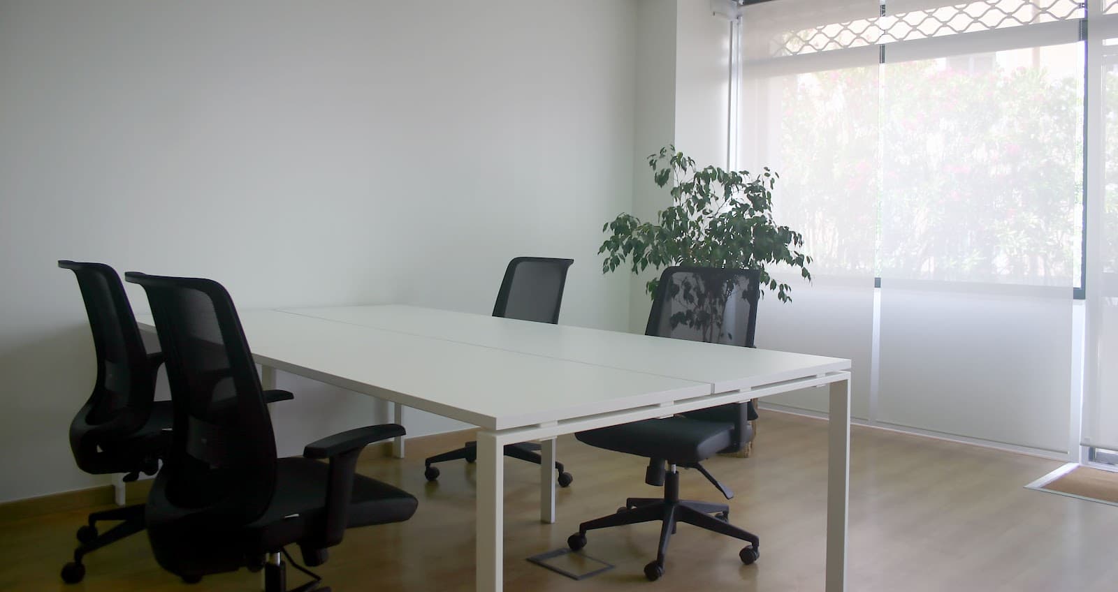 Day Pass at Work@380 interior photo 2