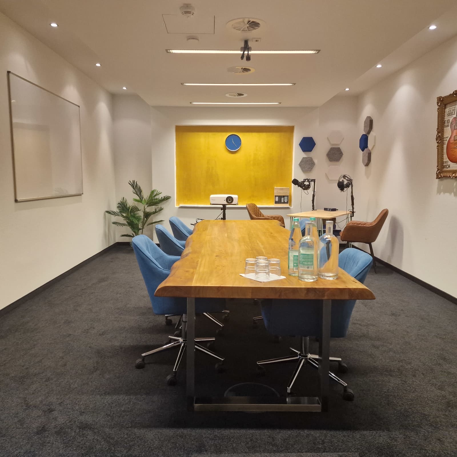 Hamburg Business Center: Your Professional Coworking Space in Hamburg interior photo 16