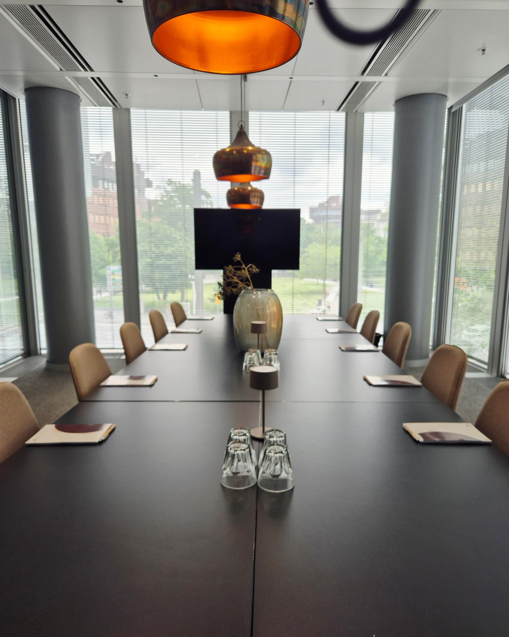 Tribes Düsseldorf Graf-Adolf-Platz interior photo 2