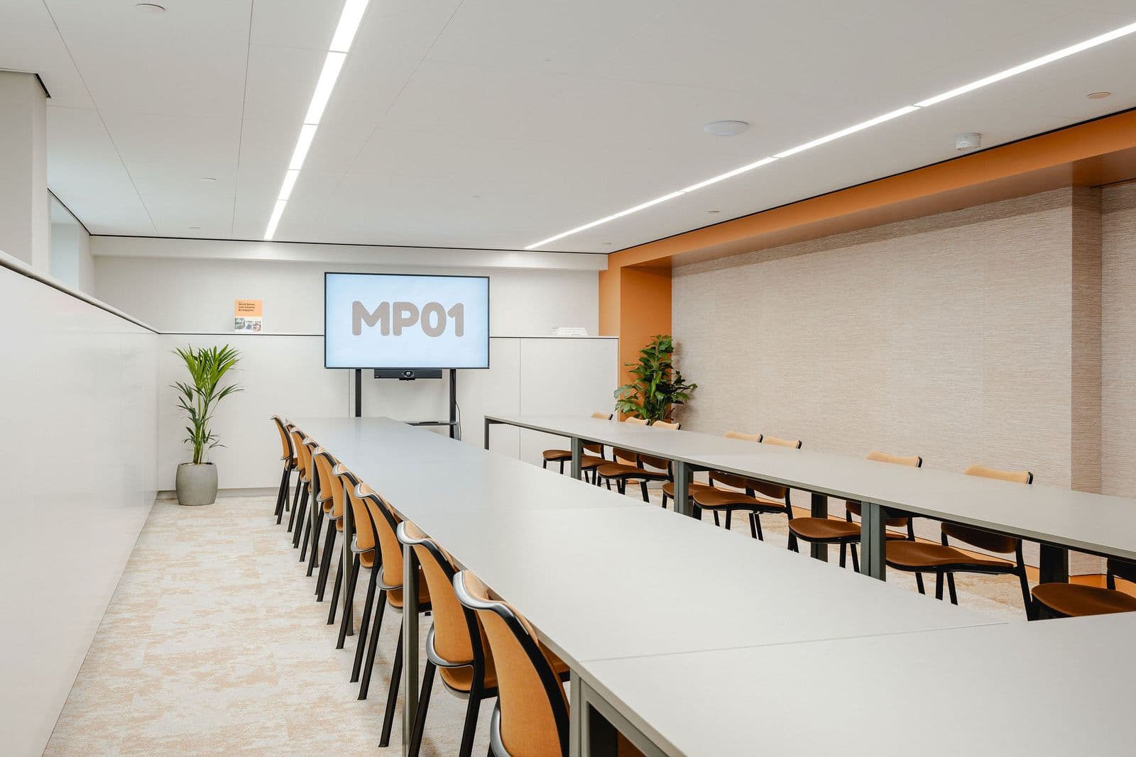 Day Pass at work.club MP01 interior photo 7