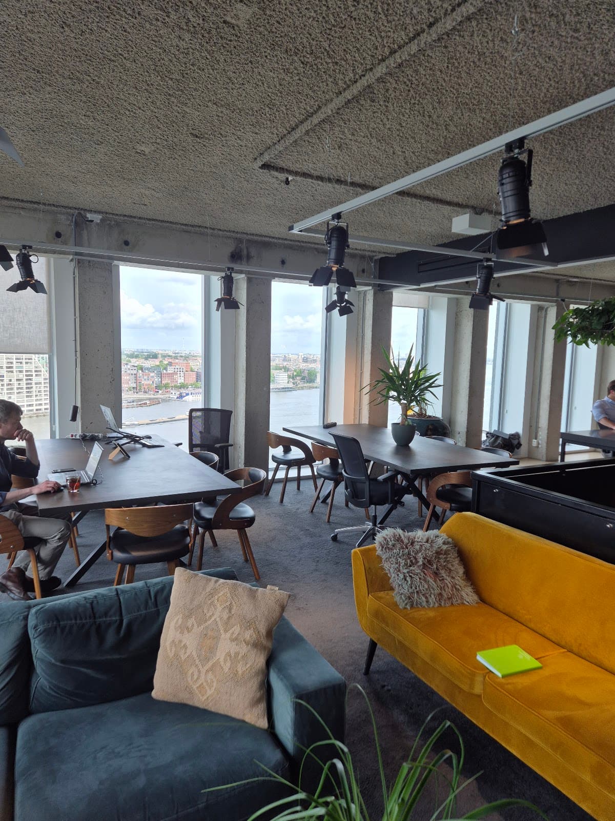 A'DAM&Co.work interior photo 2