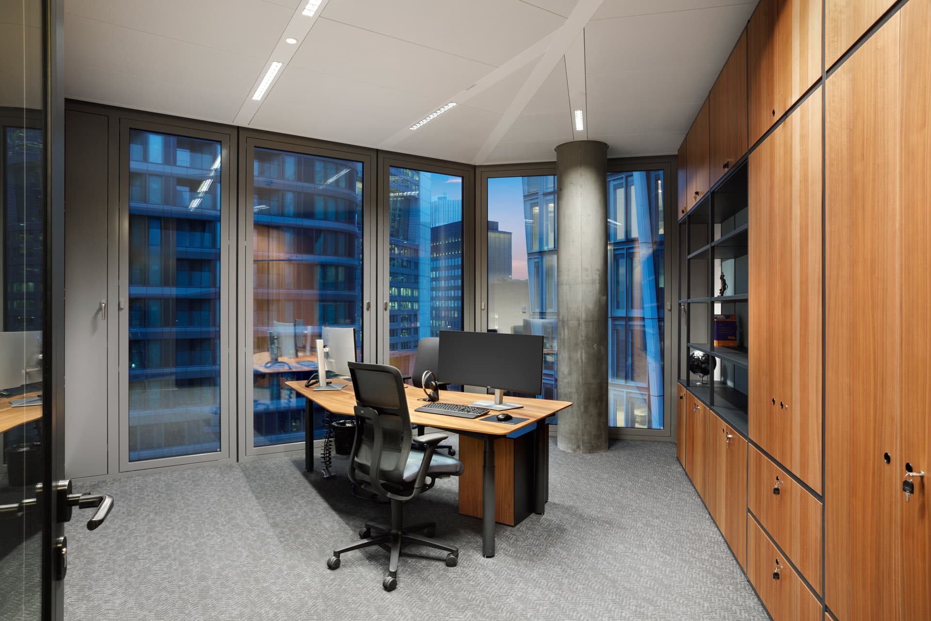 k1 BusinessClub Hauptwache | Coworking & Private Offices interior photo 8