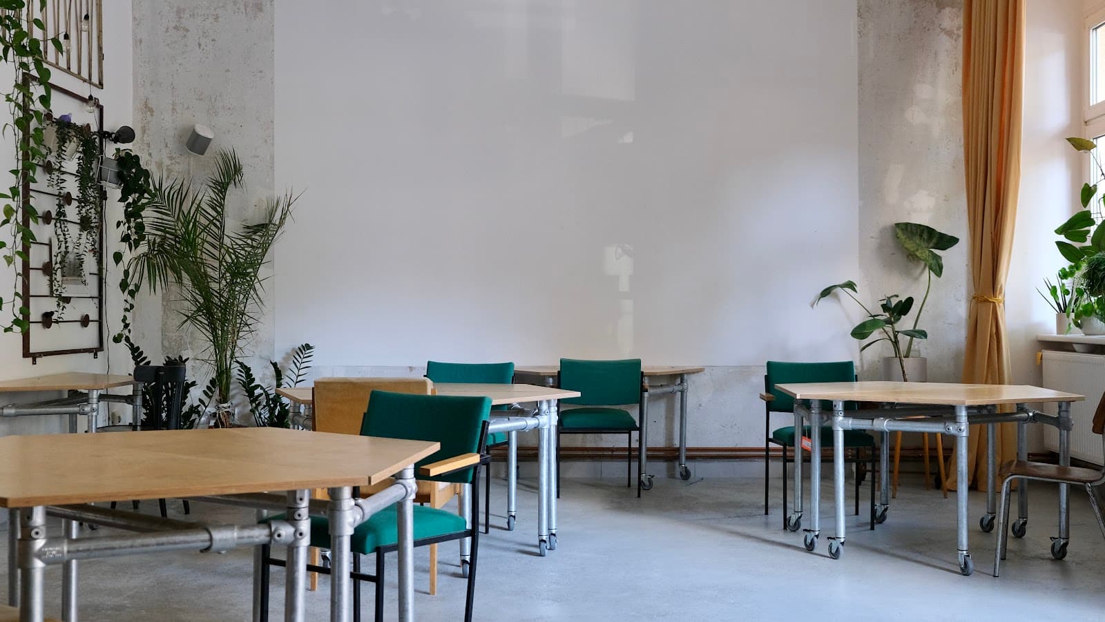 Happy Pigeons Coworking