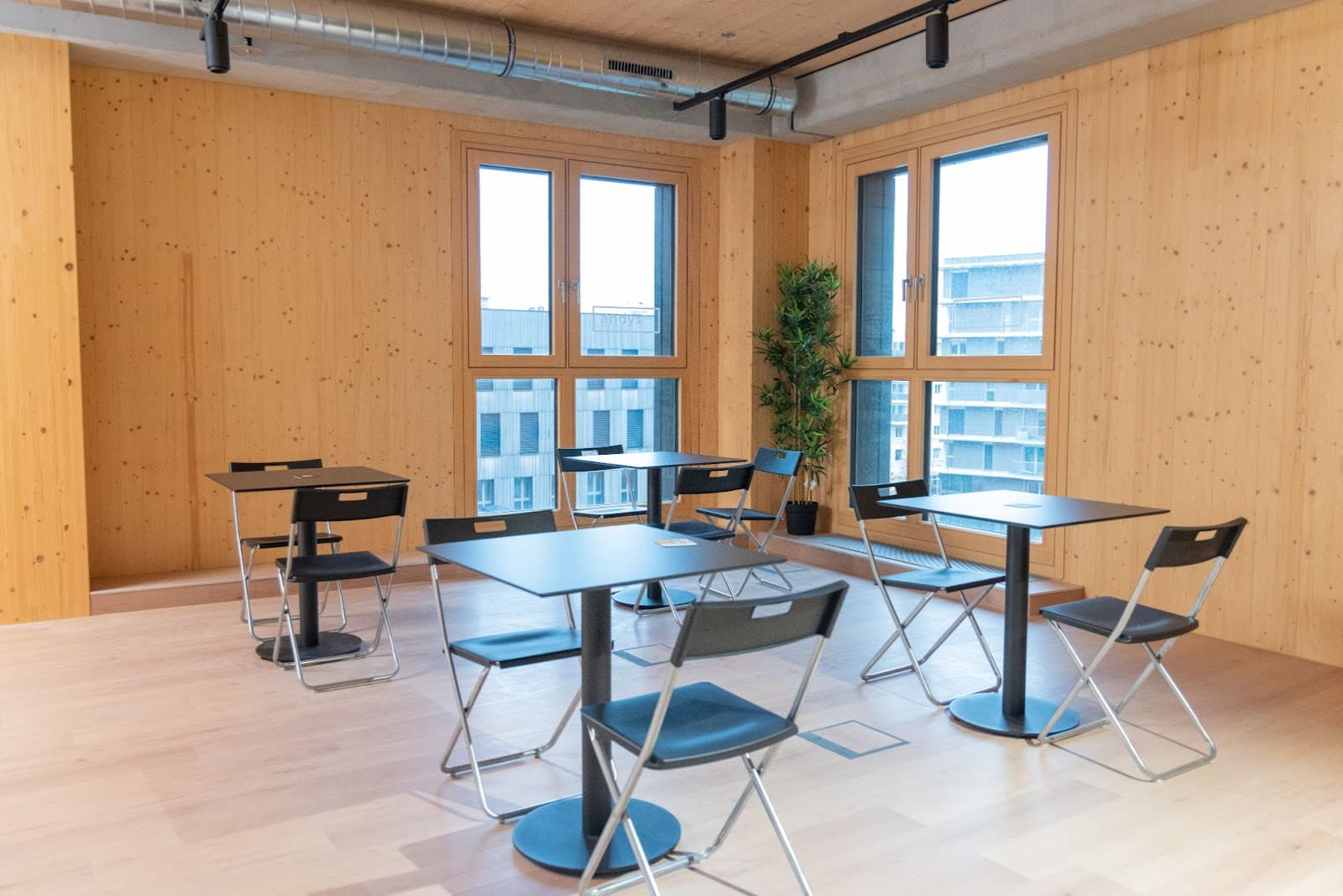 andys.cc - Büros & Coworking in 1220 Wien interior photo 1