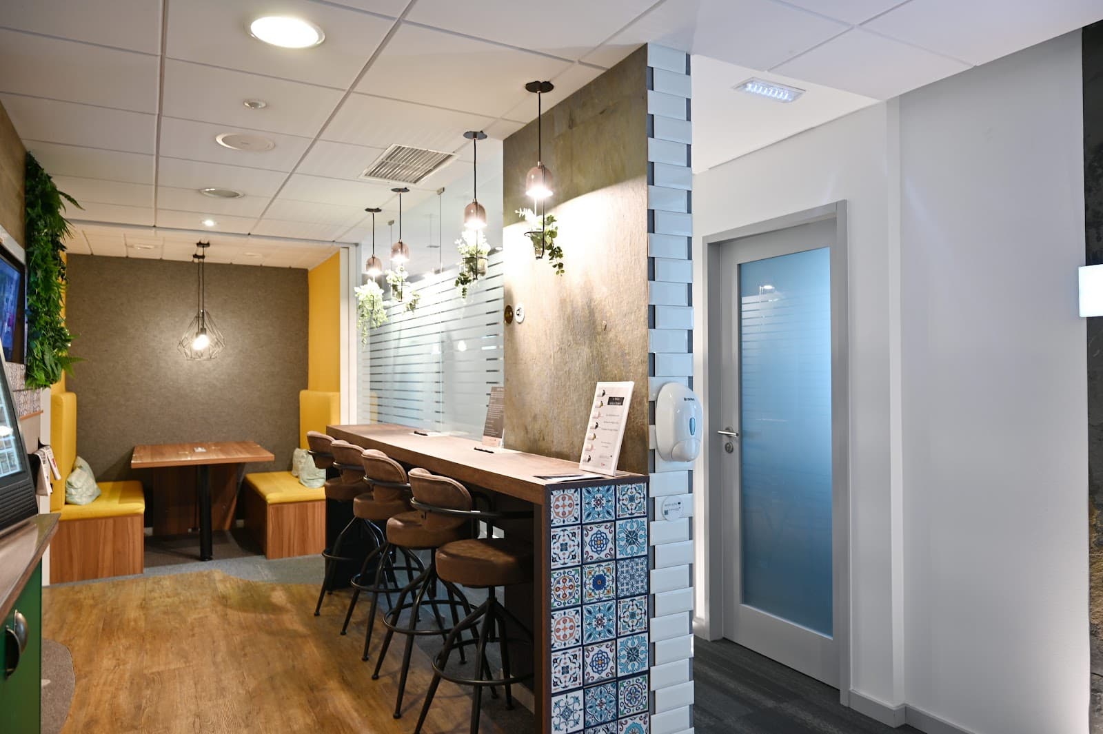 Avila Spaces interior photo 7