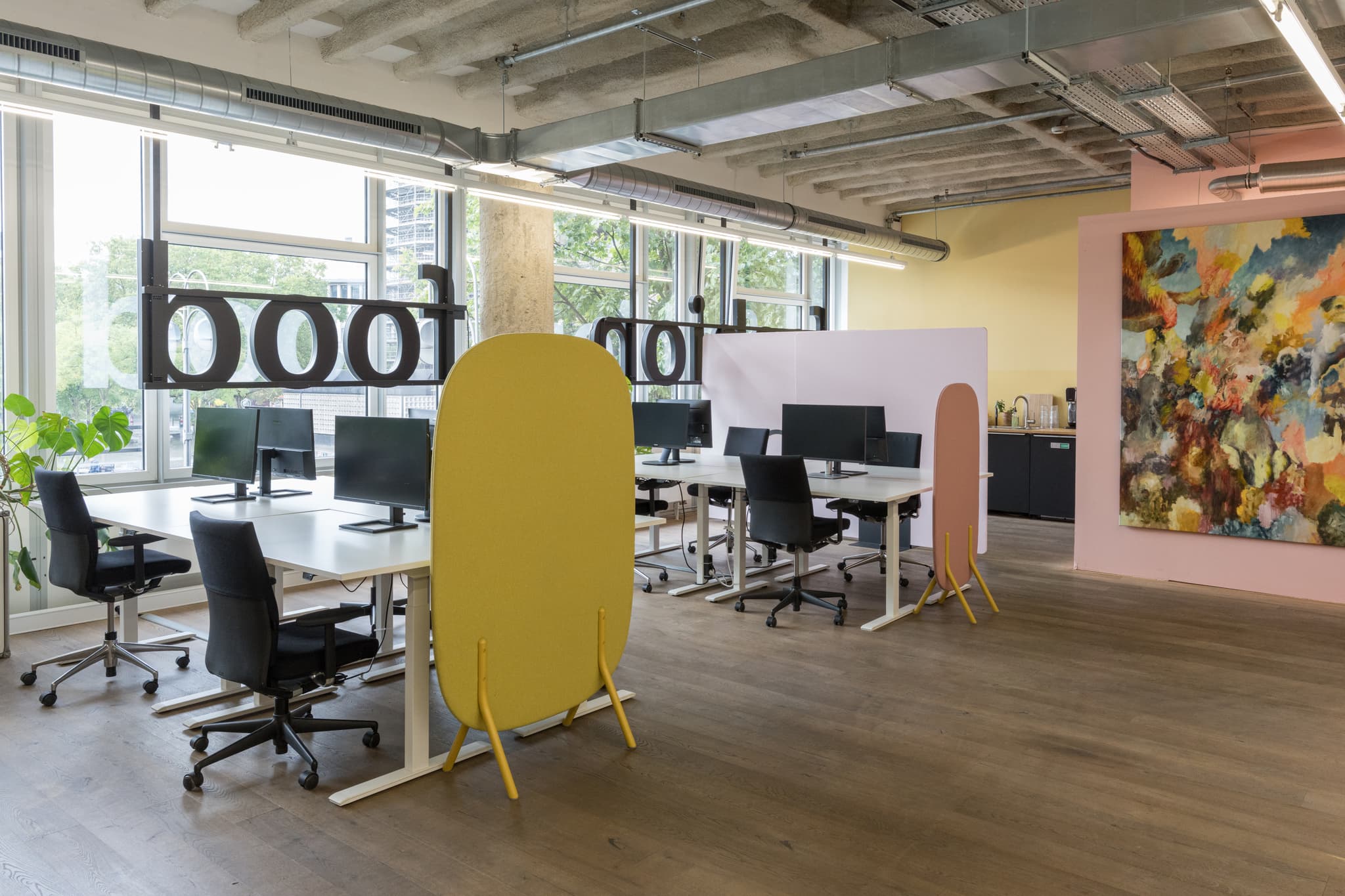 Day Pass at VORN - The Berlin Fashion Hub interior photo 1