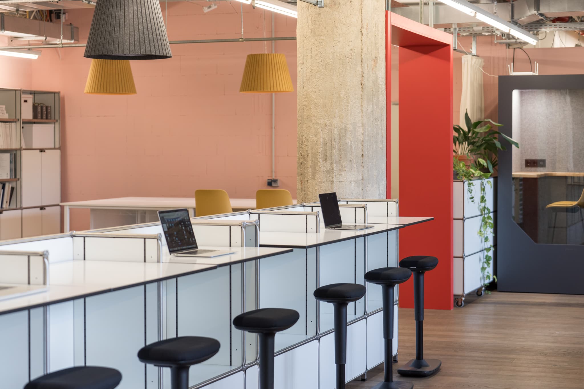 Day Pass at VORN - The Berlin Fashion Hub interior photo 2