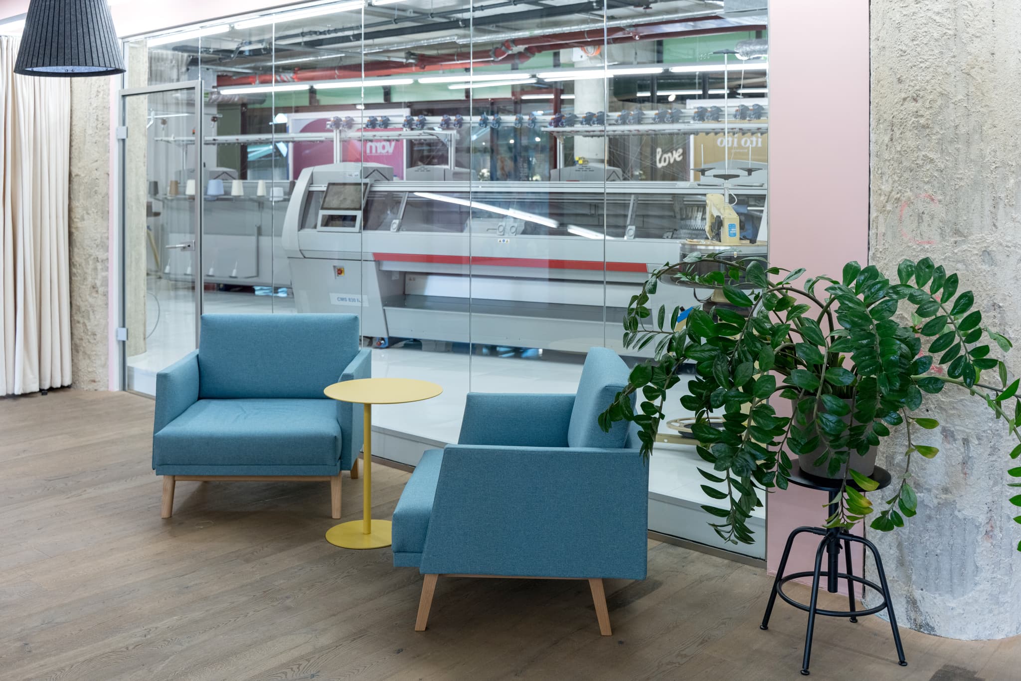 Day Pass at VORN - The Berlin Fashion Hub interior photo 3