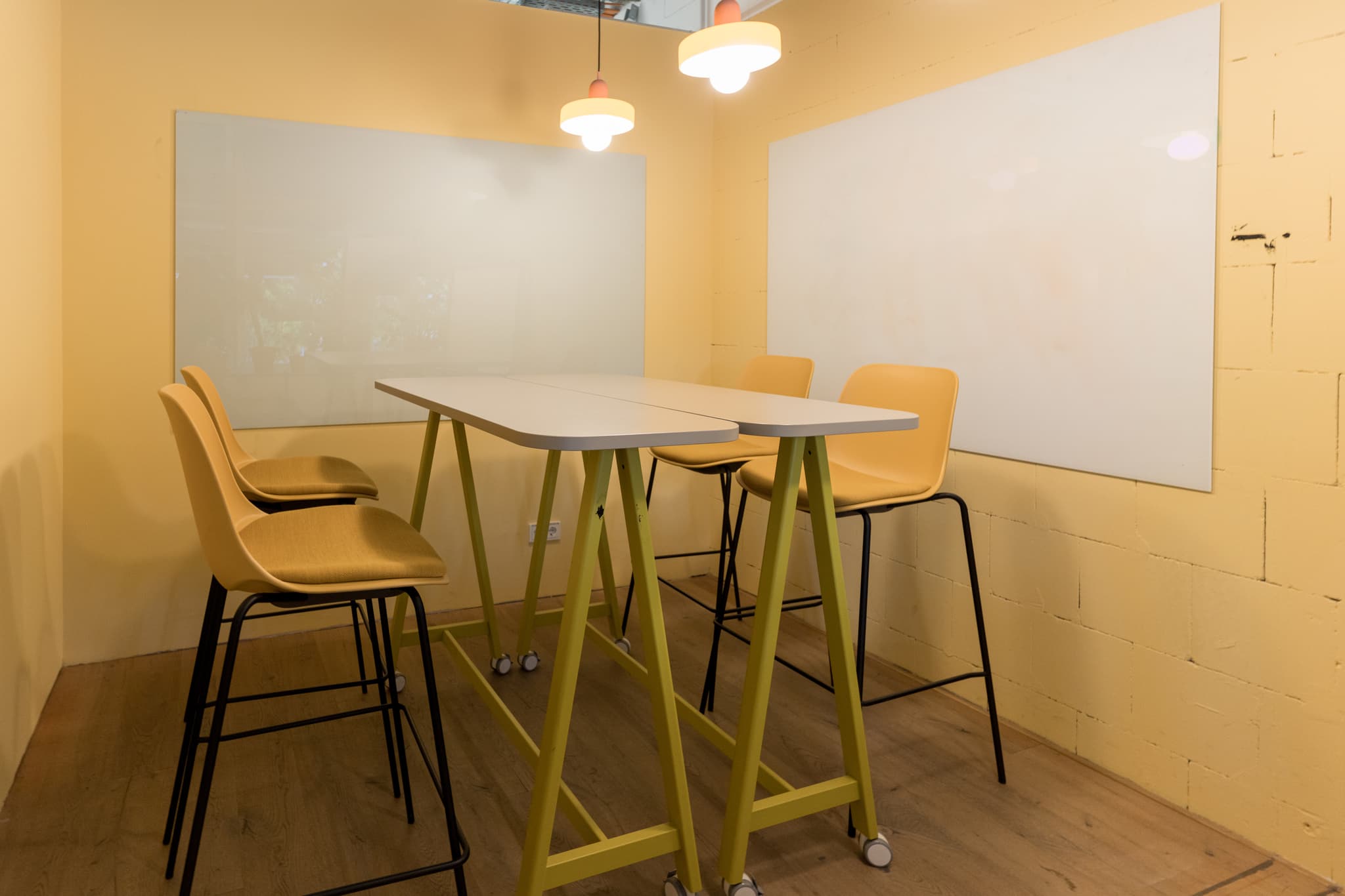 Day Pass at VORN - The Berlin Fashion Hub interior photo 8