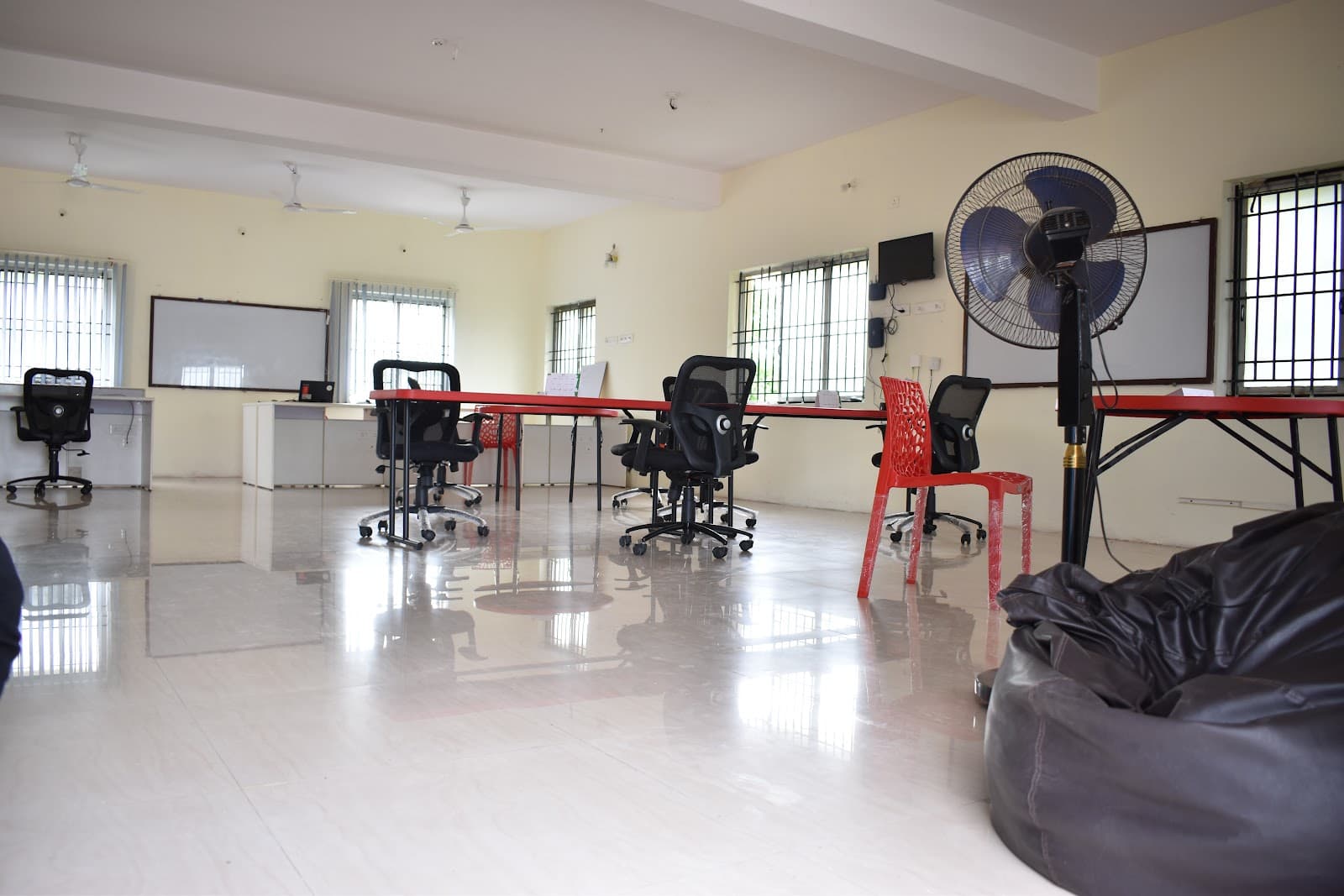 Cloudfloor cowork spaces & Business Technology Incubator interior photo 3