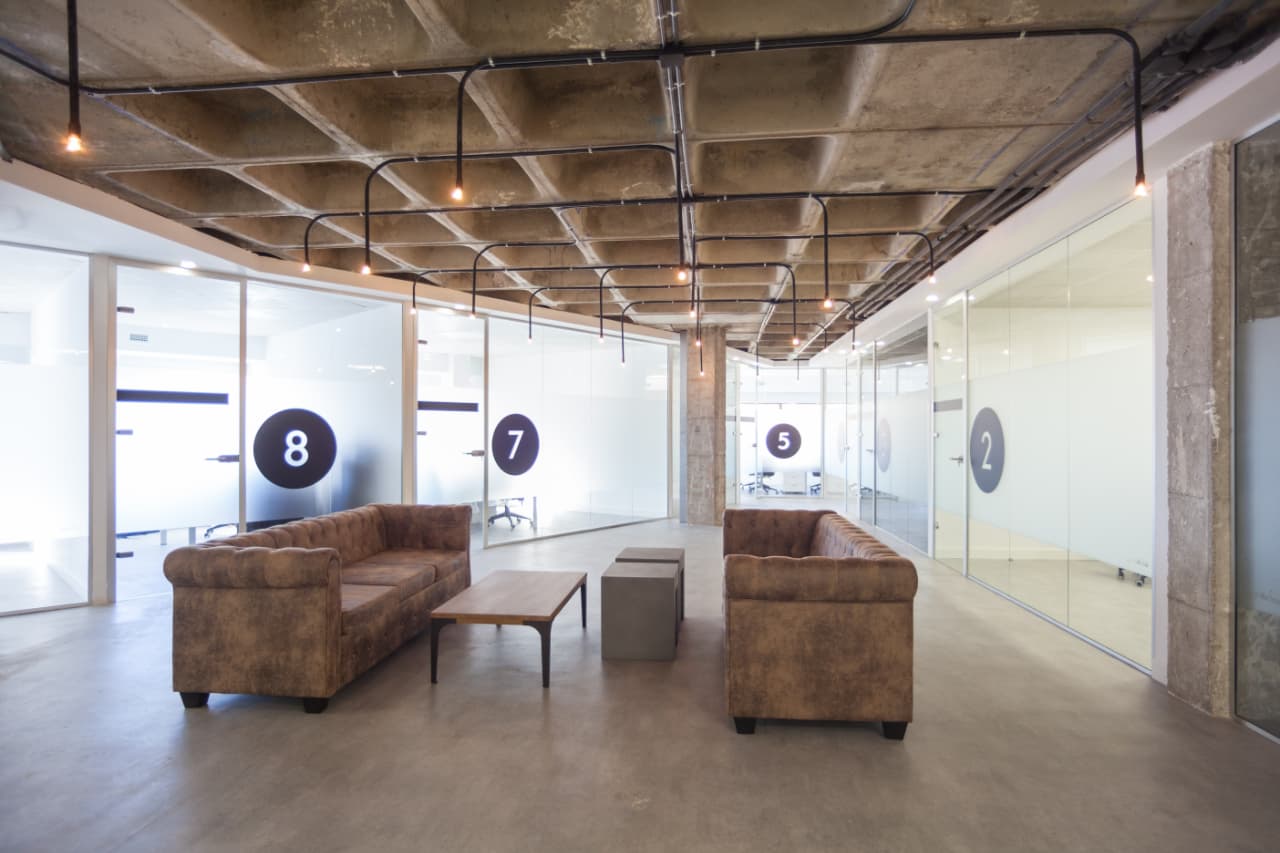 Coworking La Fabrica Quevedo espacio de oficinas
