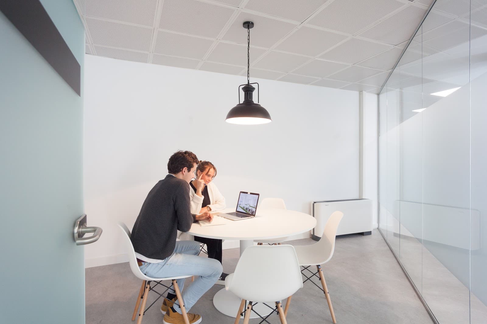 Coworking La Fabrica Quevedo espacio de oficinas interior photo 3