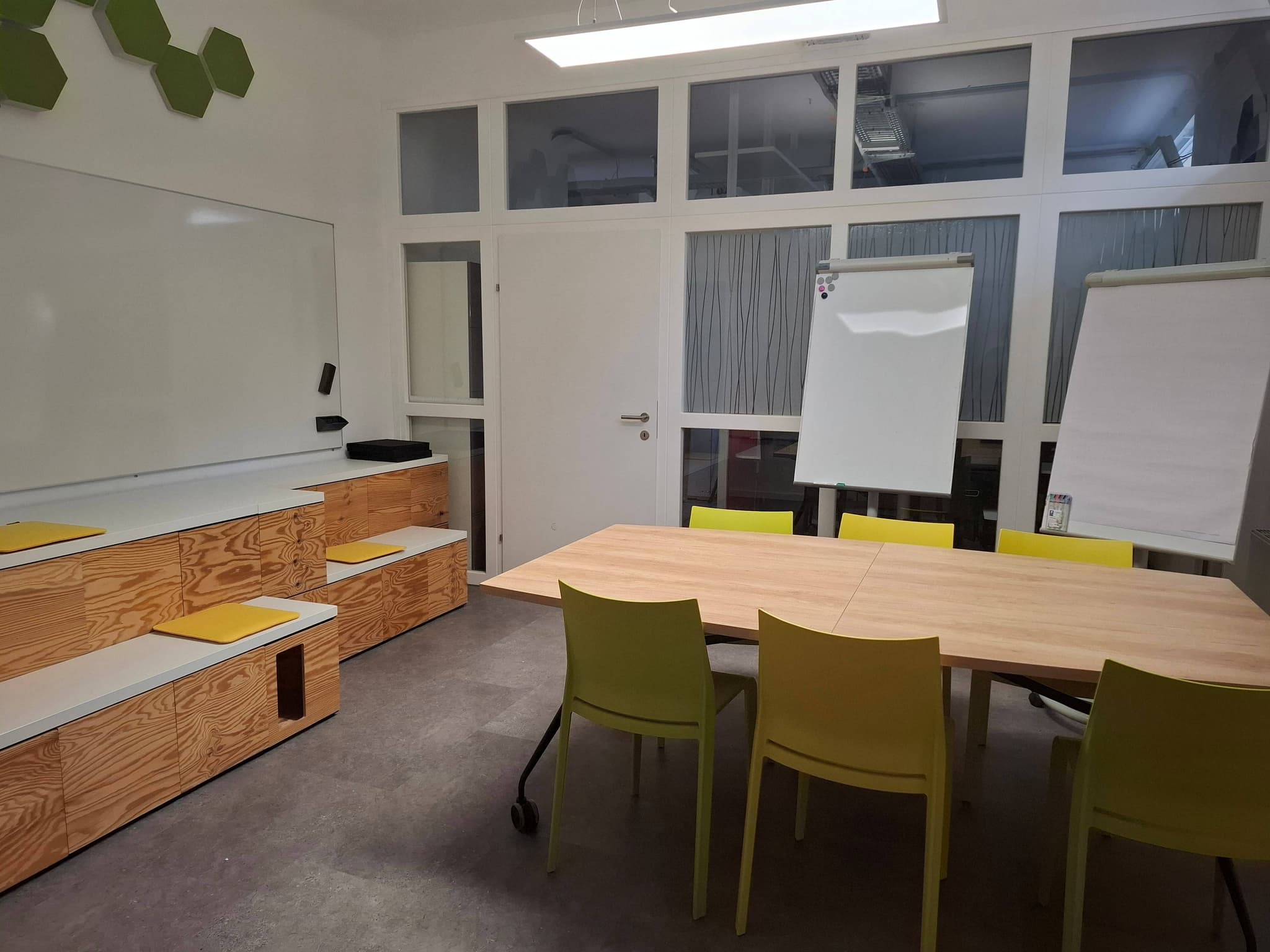 Day Pass at IHRwork.space interior photo 3