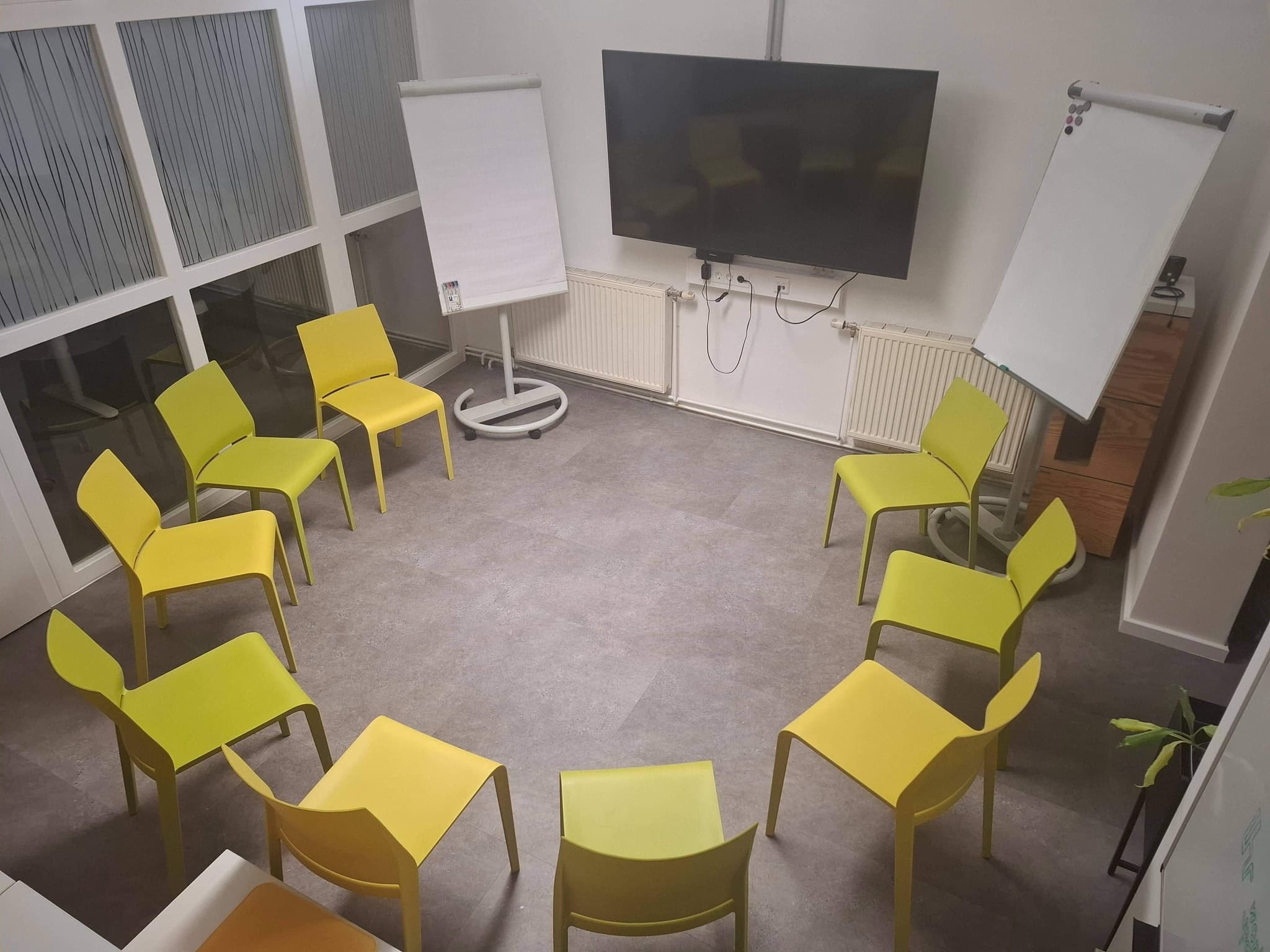 Day Pass at IHRwork.space interior photo 9