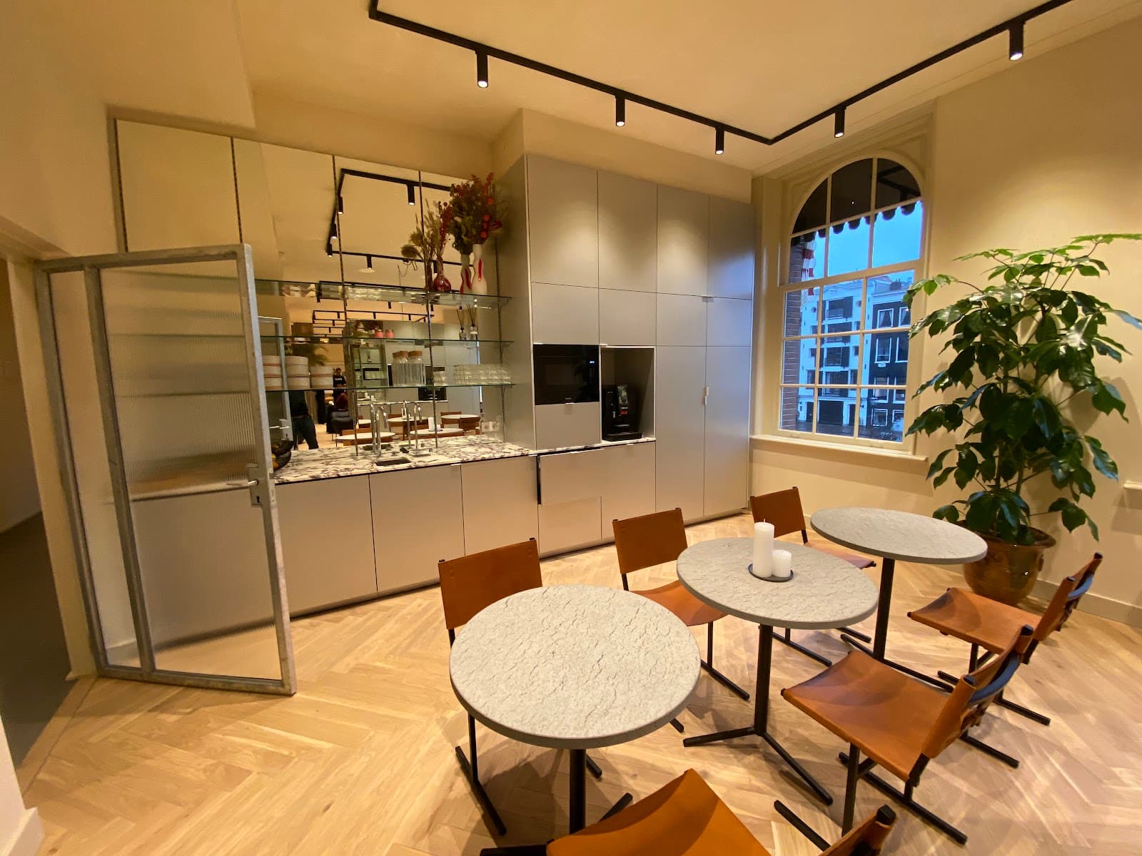 Fosbury & Sons Member club Prinsengracht interior photo 6