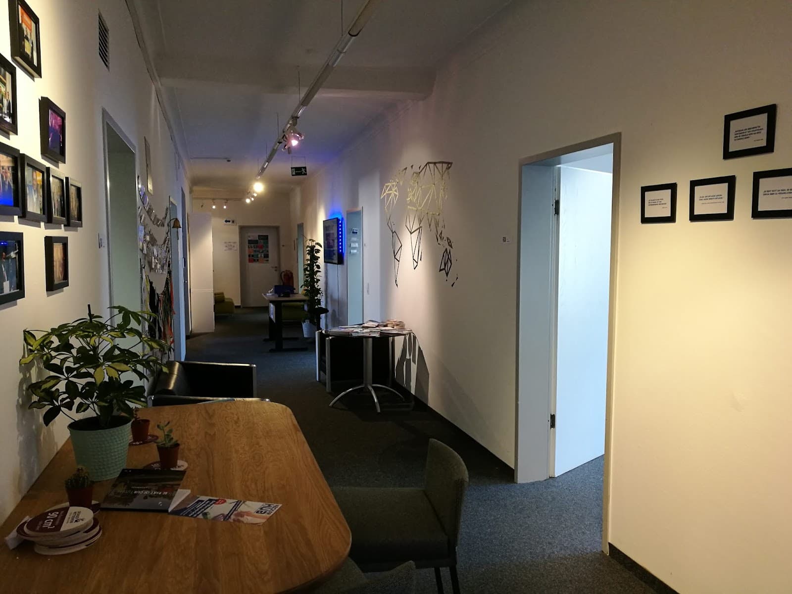 Neckar Hub GmbH interior photo 9