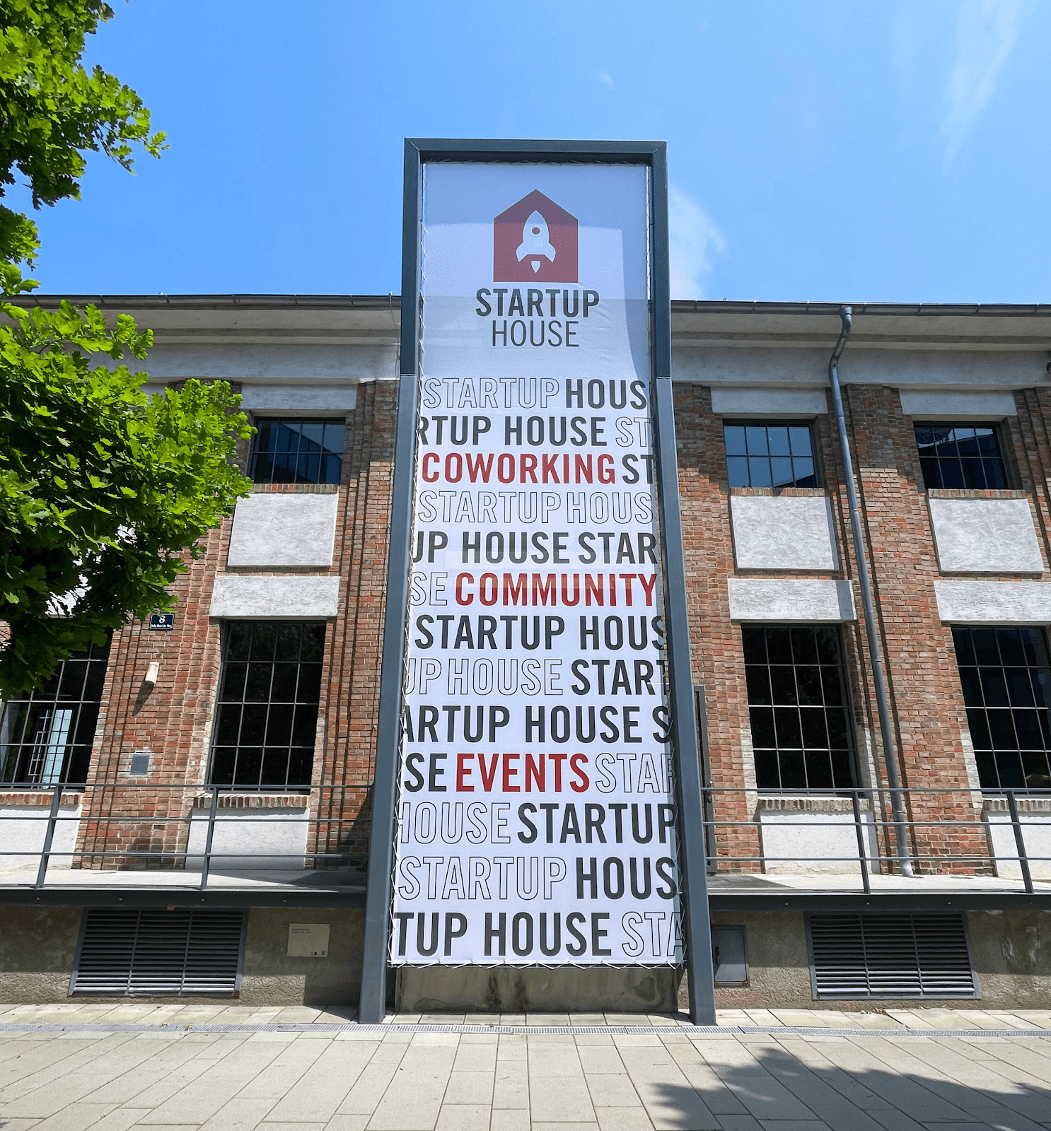 Startup House | by Lumia - Coworking Space interior photo 15