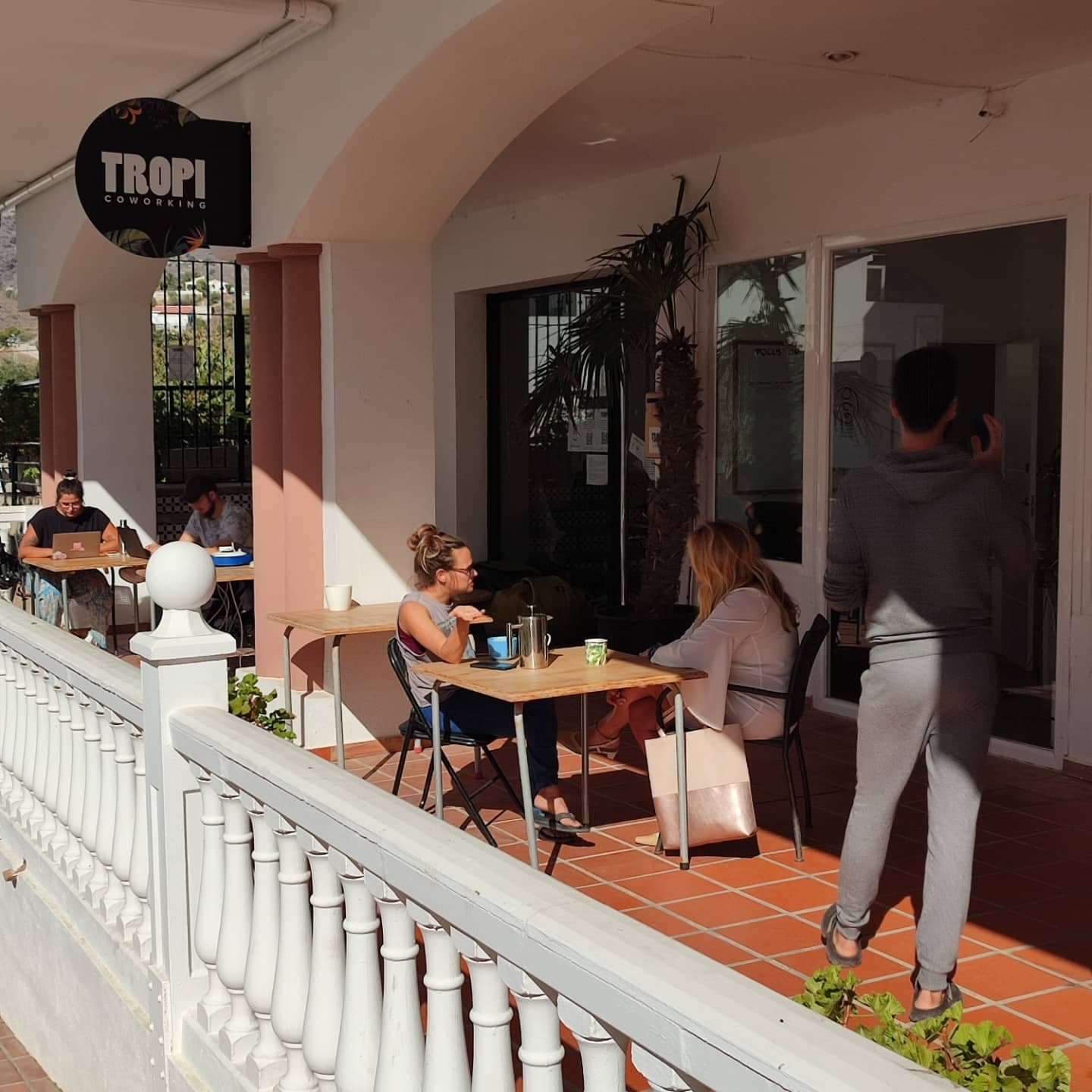 Tropi Coworking interior photo 9