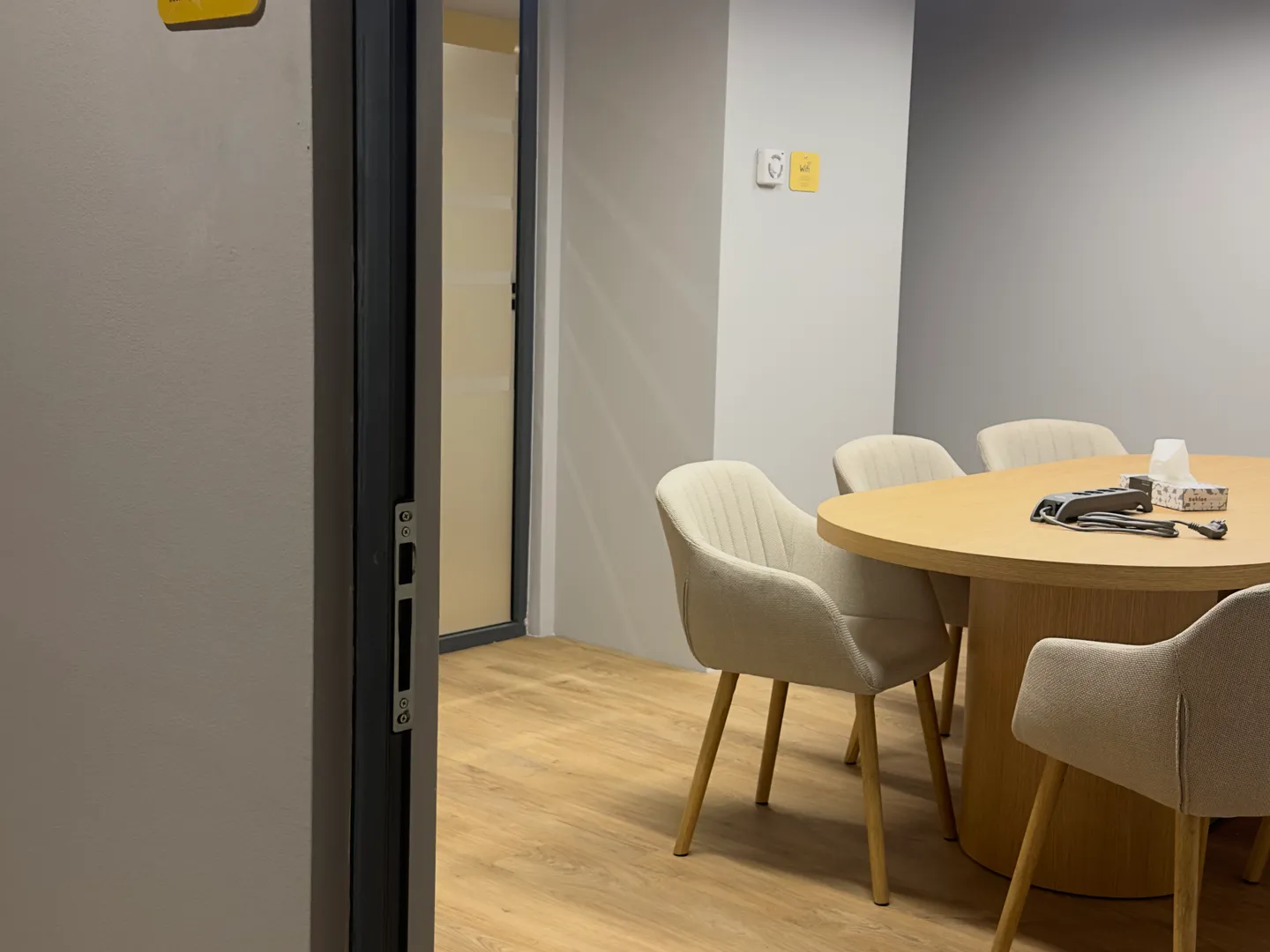 V7 Startup Studio Opera interior photo 8