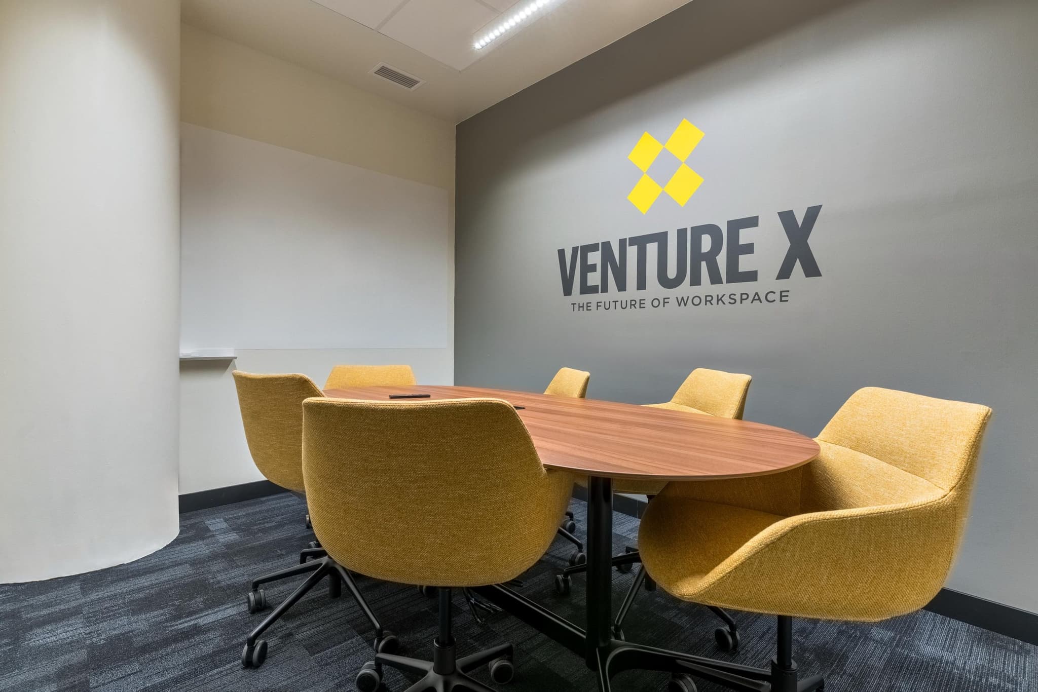Venture X Portugal interior photo 3