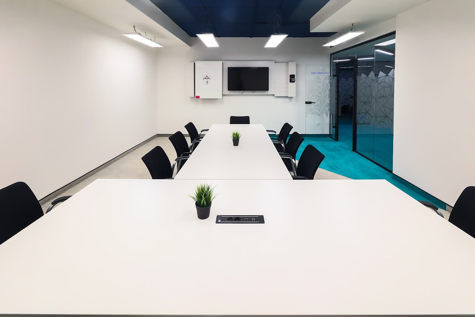 We Share Space interior photo 3