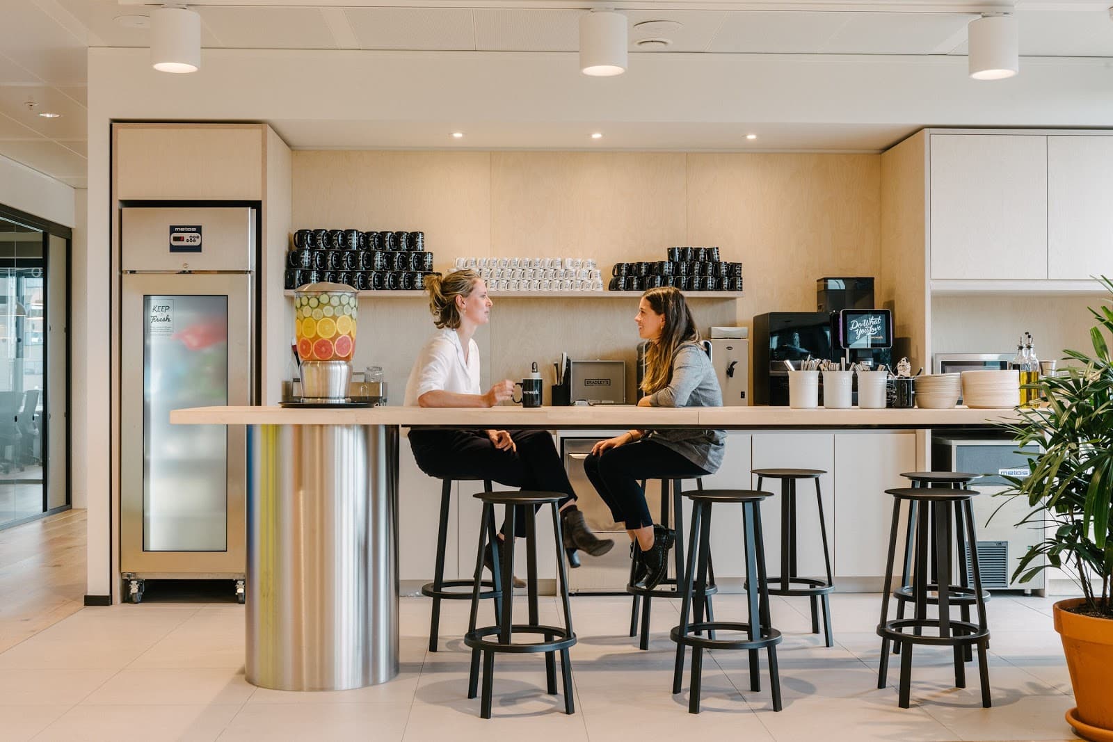 WeWork - Kantoorruimte en coworking interior photo 4