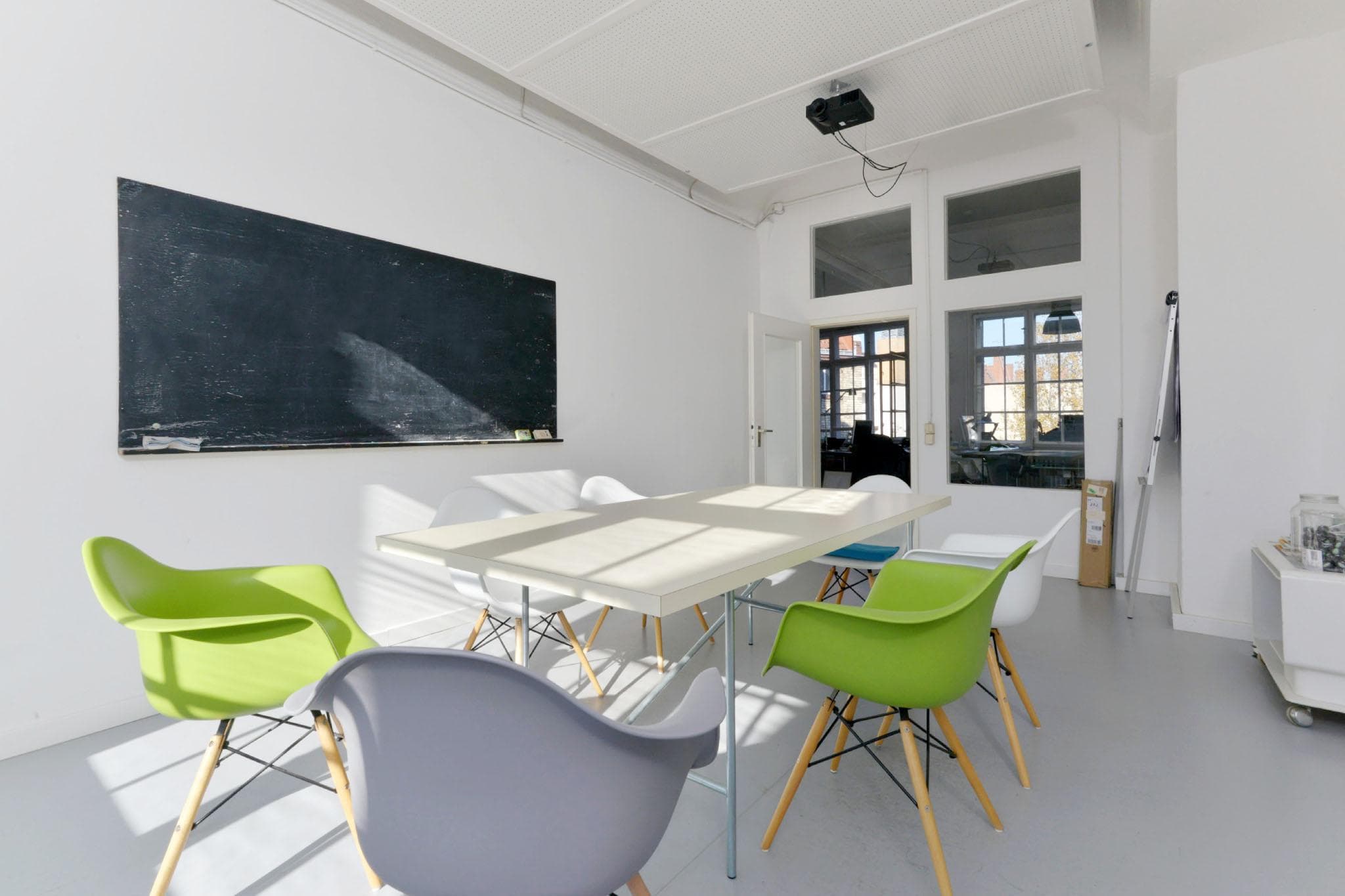 Day Pass at AHA Factory Berlin interior photo 7