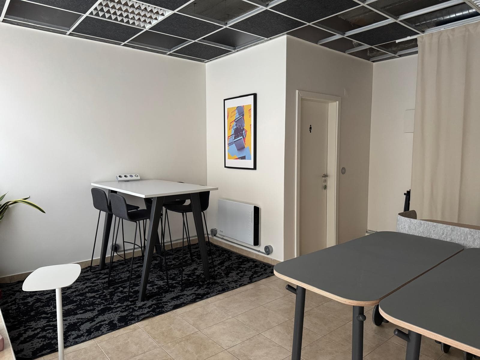 Meeting Room interior photo 1