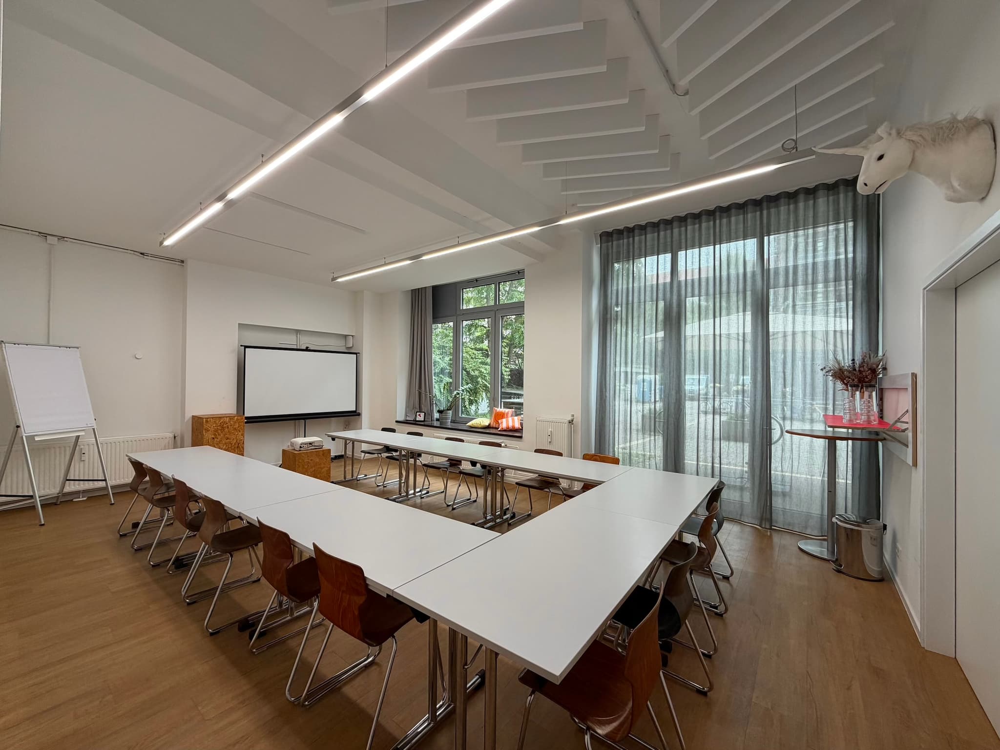 Versatile conference room in Prenzlauer Berg at juggleHUB Berlin