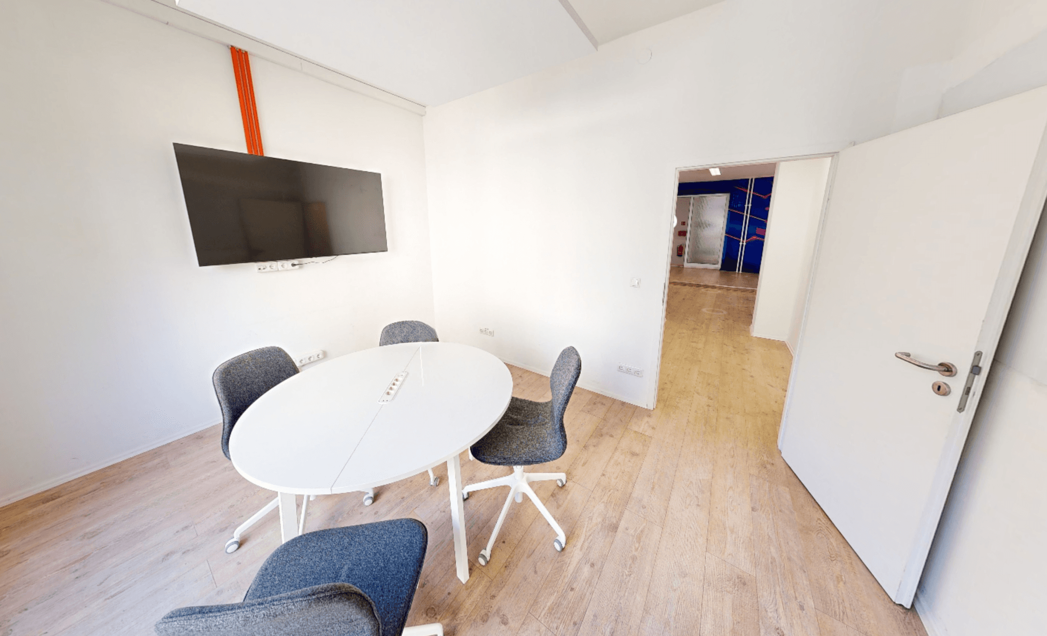 2nd Floor - Meeting Room (S) interior photo 2