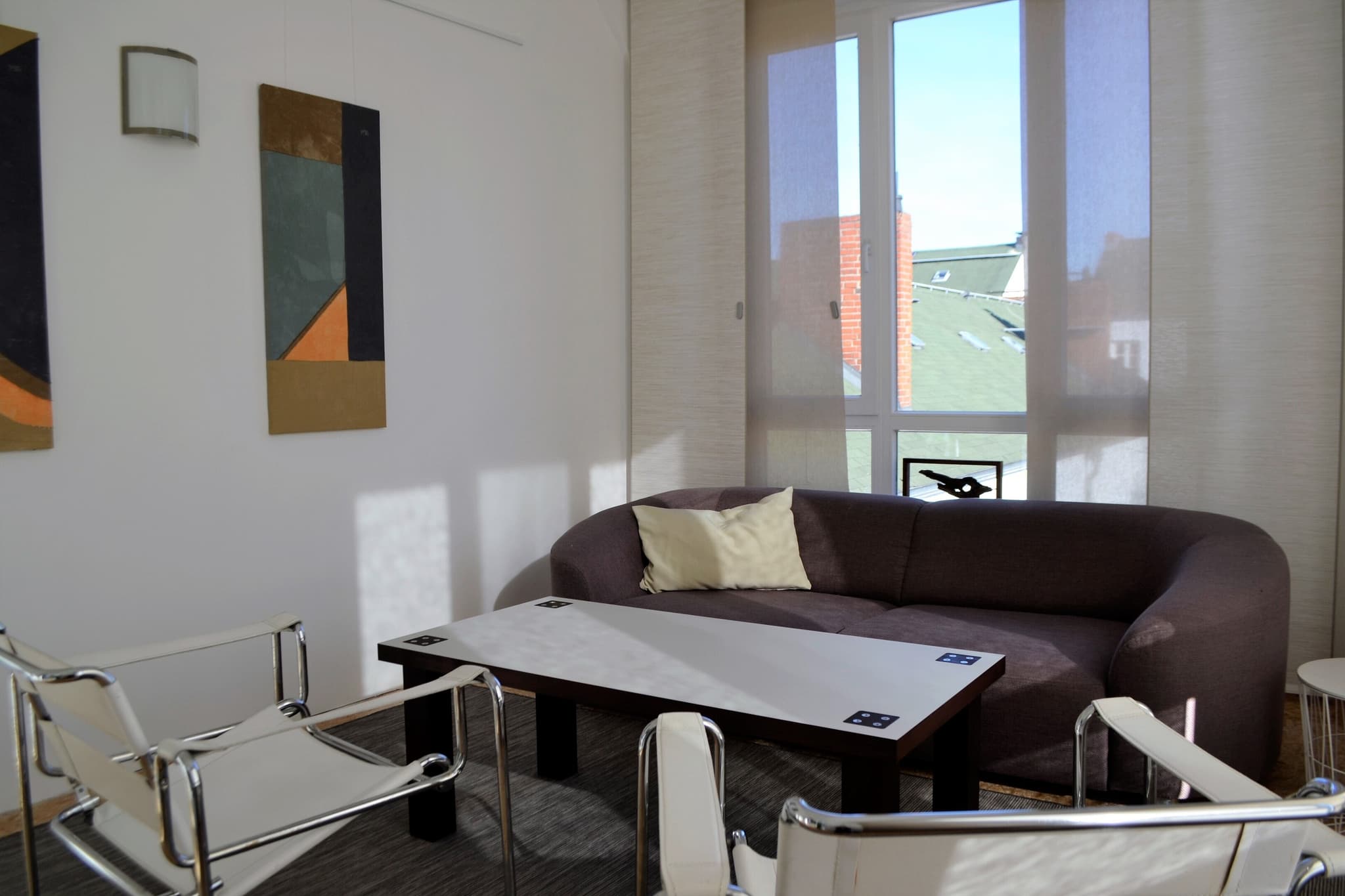 Meety interior photo 2
