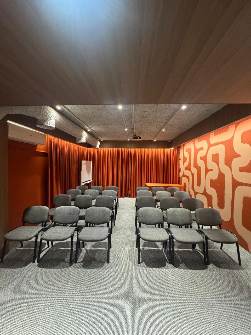Event Room interior photo 1