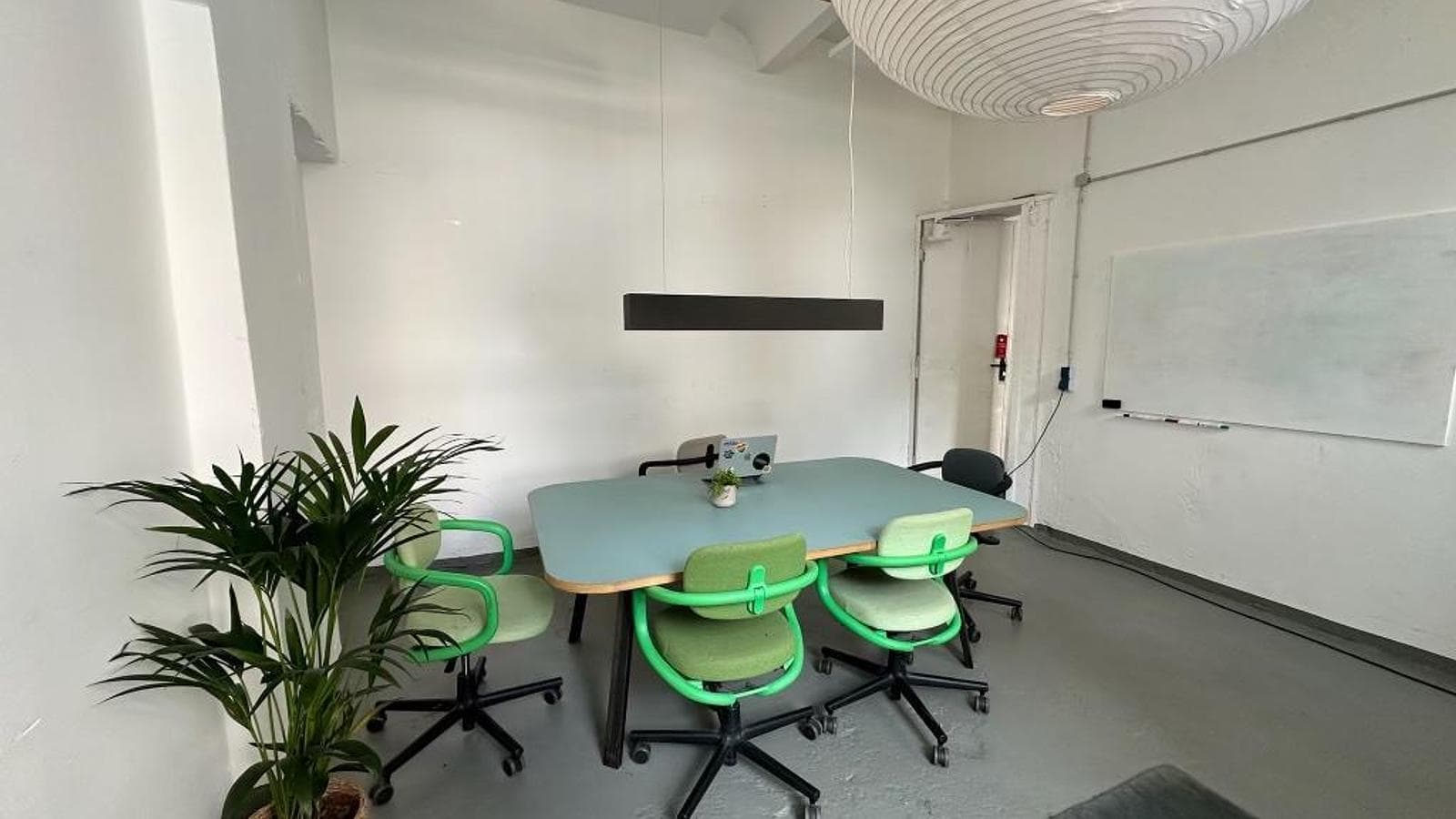 0A.0 – Flex-ish Meeting Room