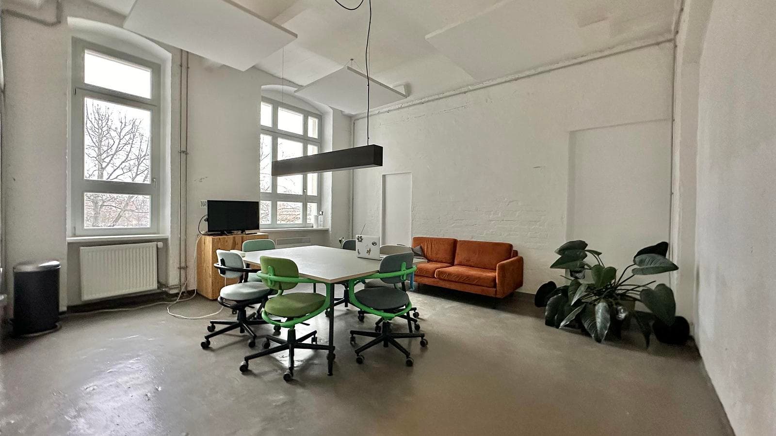 2A.0 – Resident-ish Meeting Room interior photo 1