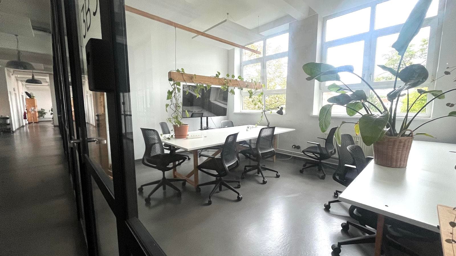 3B.3 – Workshop Room interior photo 1