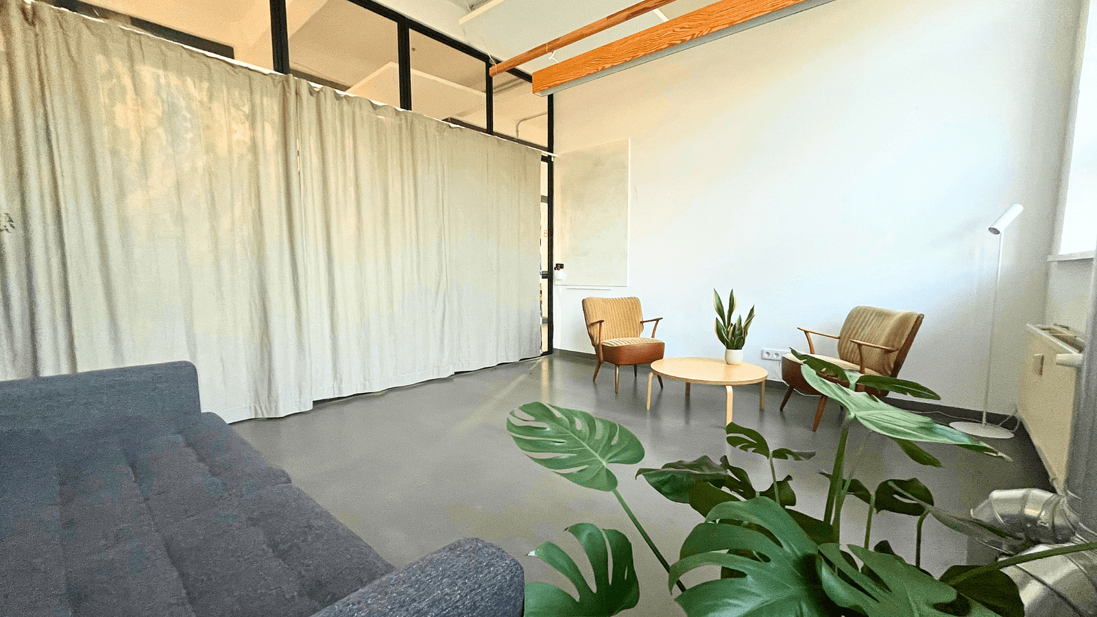3B.5 - Consultation Room interior photo 1