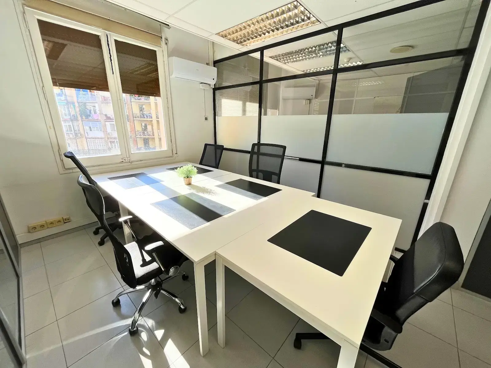 CREC Coworking Letamendi interior photo 3