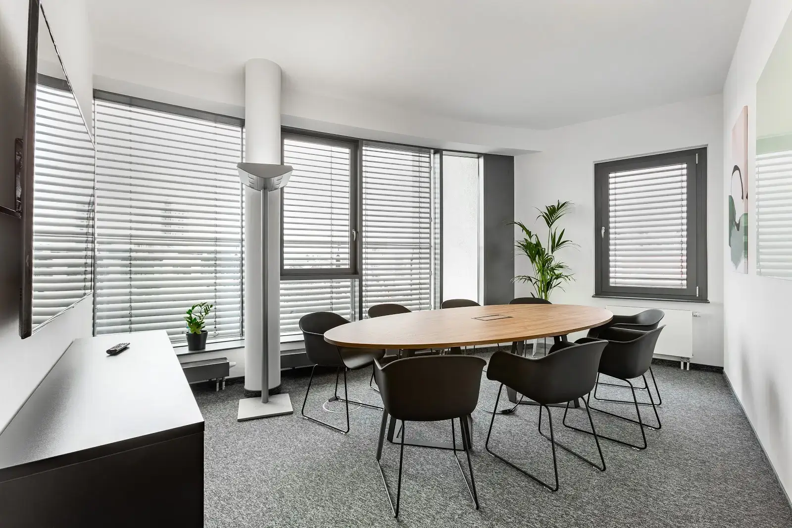 Rivvers Coworking Bad Homburg City interior photo 5